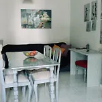 Апартаменты ευρύχωρο σπίτι στην